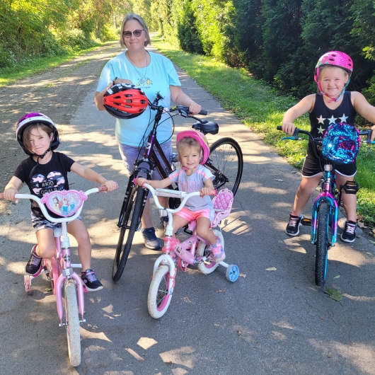 Paisley, Oakleigh, Brooklyn & Grandma getting ready to ride the Samuel Justus Trail.